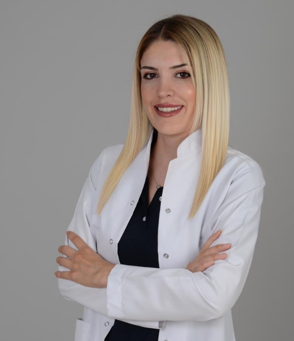 Uzman Diş Hekimi Pelin Açık